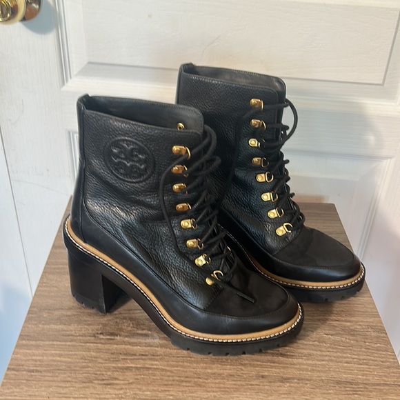 TORY BURCH LUG SOLE LEATHER BOOTS LACED UP GOLD HARDWARE IN SIZE 9.5M - Picture 5 of 10